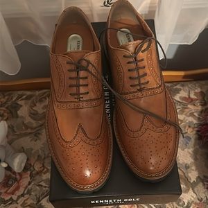 NEW - Kenneth Cole Design 10801. Wingtip oxfords  Size 9 Men’s US. Brown.